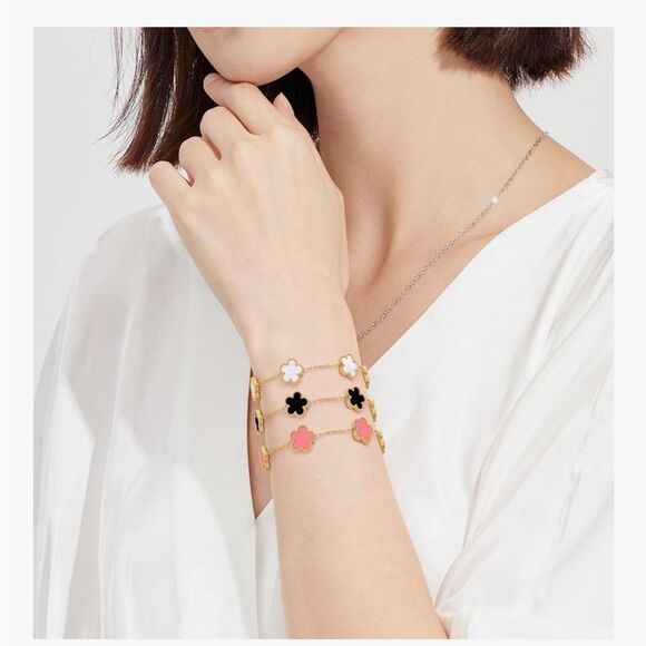s-l400.jpg 18K Gold Dainty Four Leaf Clover Charm Bracelet Van Cleef Style Set – 3 Piece